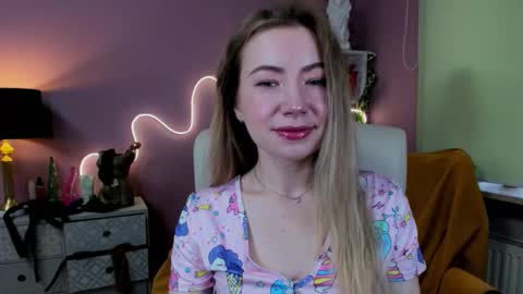 Snapshot of mia_luxx92 chatting on October 3, 7:24 am Mia online show from October 3, 7:24 am