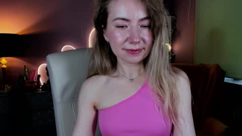 Snapshot of mia_luxx92 chatting on October 11, 7:57 am Mia online show from October 11, 7:57 am