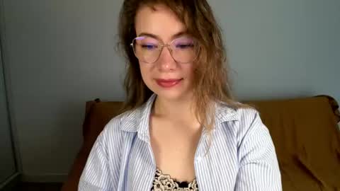 Mia online show from July 16, 6:51 am