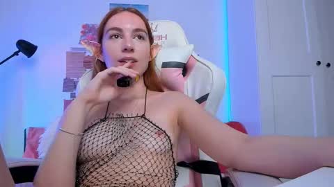Snapshot of mia_mintz chatting on October 3, 2:49 am Mia online show from October 3, 2:49 am