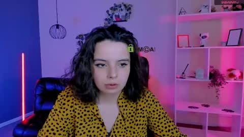 mia_mooon_ online show from May 6, 8:51 am