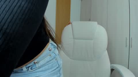 Snapshot of mia_nevaeh chatting on December 19, 9:06 pm Mia Nevaeh - follow me online show from December 19, 9:06 pm