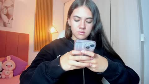 Snapshot of mia_nevaeh chatting on January 25, 8:10 pm Mia Nevaeh - follow me online show from January 25, 8:10 pm