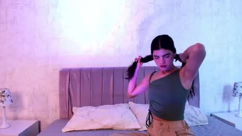 mia online show from July 24, 12:03 pm