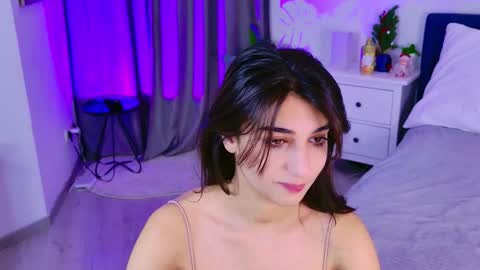 Mia online show from December 20, 2:54 pm