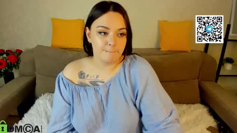 Snapshot of mia_r0ss chatting on October 13, 2:36 am Mia online show from October 13, 2:36 am
