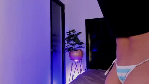 mia online show from April 21, 6:53 am