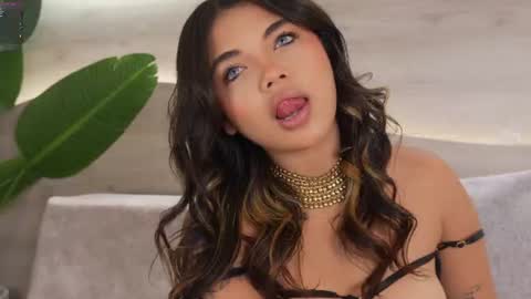 mia_rosalie online show from June 29, 7:35 pm