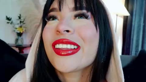 Mia online show from February 5, 9:29 pm