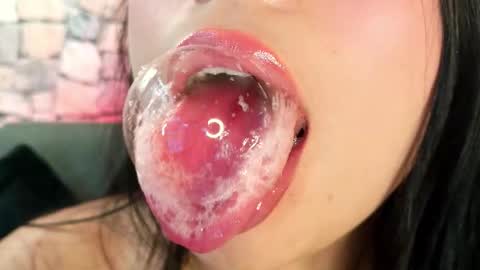 Mia online show from October 25, 5:31 pm