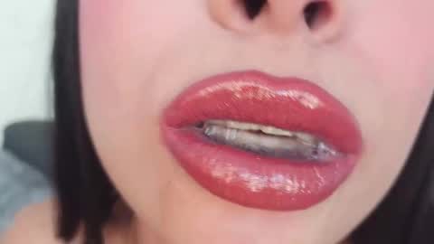 Snapshot of mia_roux13 chatting on September 18, 7:45 pm Mia Roux online show from September 18, 7:45 pm