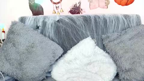 Snapshot of mia_roux13 chatting on October 16, 7:49 pm Mia Roux online show from October 16, 7:49 pm