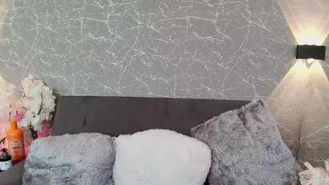 Snapshot of mia_roux13 chatting on January 16, 6:48 pm Mia Roux online show from January 16, 6:48 pm