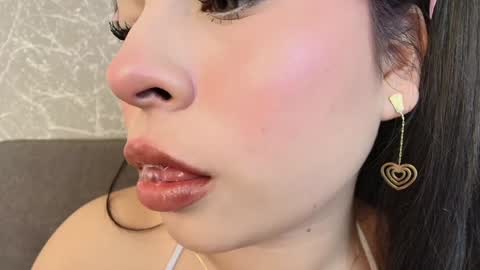 Snapshot of mia_roux13 chatting on December 20, 9:28 pm Mia Roux online show from December 20, 9:28 pm