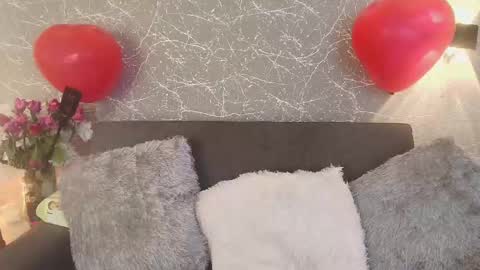 Snapshot of mia_roux13 chatting on February 16, 7:05 pm Mia Roux online show from February 16, 7:05 pm