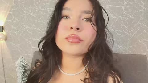 Snapshot of mia_roux13 chatting on December 28, 6:50 pm Mia Roux online show from December 28, 6:50 pm