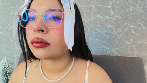 Snapshot of mia_roux13 chatting on January 2, 6:56 pm Mia Roux online show from January 2, 6:56 pm