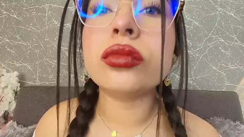 Snapshot of mia_roux13 chatting on January 30, 7:59 pm Mia Roux online show from January 30, 7:59 pm