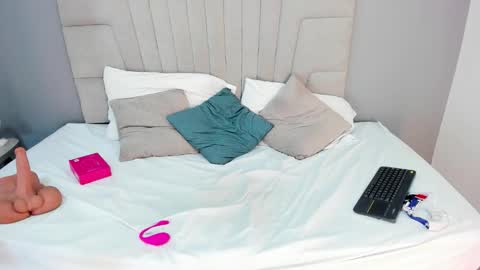 mia_smith_x online show from September 12, 9:22 pm