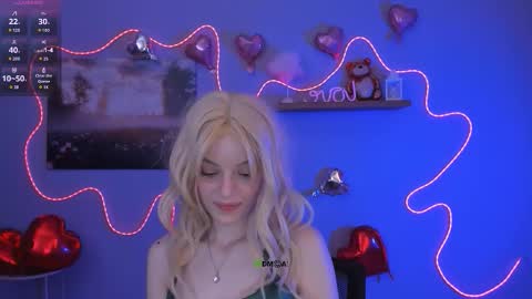 mia_starrr_ online show from February 18, 8:41 pm