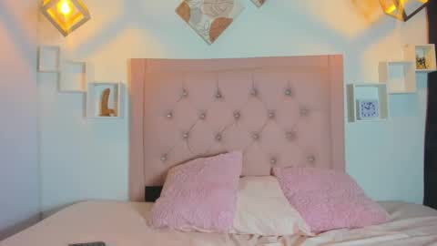 Mia Suarez online show from November 8, 1:43 am