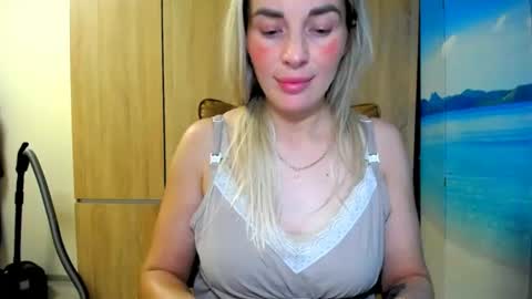 Mia. online show from June 18, 8:36 pm