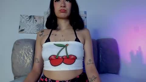 mia_sweetie1 online show from July 14, 7:07 pm