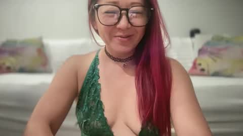 Snapshot of mia_temptress chatting on September 27, 5:42 pm Mia online show from September 27, 5:42 pm