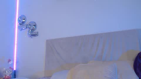 Mia Tylor online show from April 27, 9:45 pm