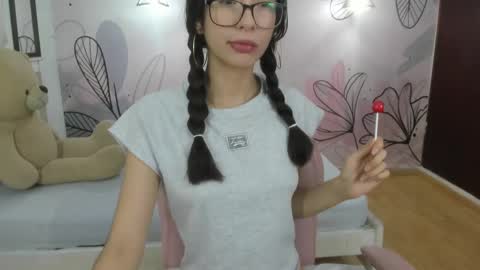 Snapshot of mia_vanucci chatting on February 21, 4:18 am Mia Vanucci online show from February 21, 4:18 am