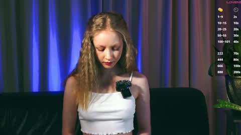 Snapshot of mia_vebes chatting on October 15, 3:14 pm Mia online show from October 15, 3:14 pm