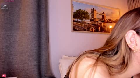 Snapshot of mia_white11 chatting on January 21, 12:18 pm Mia White online show from January 21, 12:18 pm