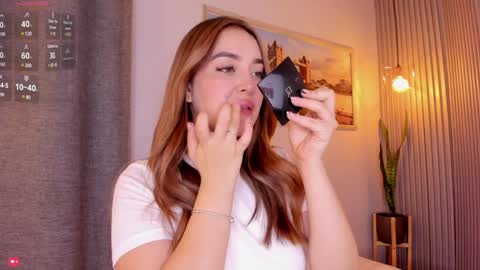 Snapshot of mia_white11 chatting on December 11, 12:23 pm Mia White online show from December 11, 12:23 pm