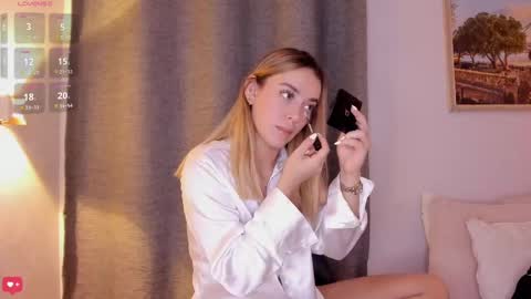 Snapshot of mia_white11 chatting on September 23, 1:20 pm Mia White online show from September 23, 1:20 pm