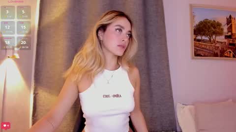 Snapshot of mia_white11 chatting on October 16, 1:36 pm Mia White online show from October 16, 1:36 pm