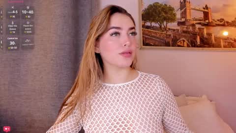Snapshot of mia_white11 chatting on February 7, 12:39 pm Mia White online show from February 7, 12:39 pm