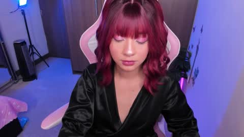 mia  nicolle online show from December 22, 2:15 am