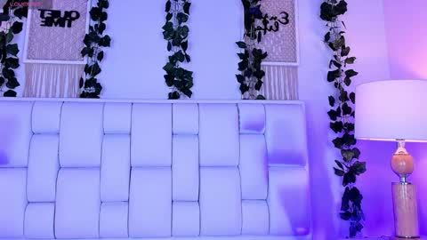 Mia online show from March 24, 12:43 pm