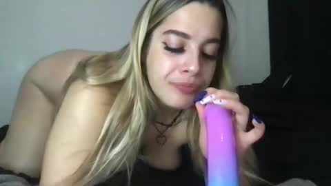 Snapshot of miaaasturbate chatting on September 22, 12:47 pm Mia Moji online show from September 22, 12:47 pm