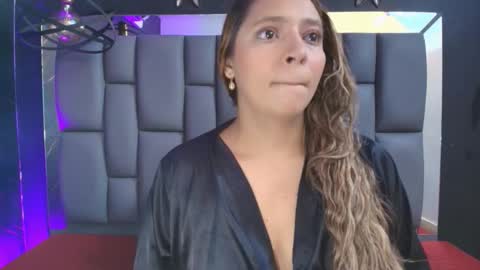 Mia online show from November 6, 12:11 pm