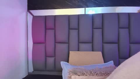 Mia online show from March 6, 12:11 pm