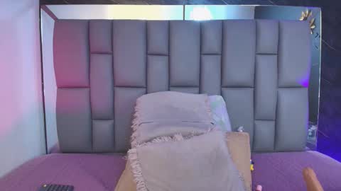 Snapshot of miaabrown__ chatting on September 22, 12:03 pm Mia online show from September 22, 12:03 pm