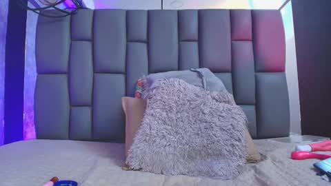 Snapshot of miaabrown__ chatting on September 18, 12:15 pm Mia online show from September 18, 12:15 pm