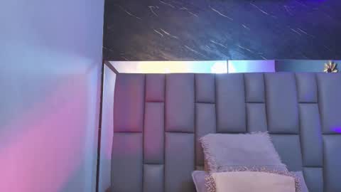 Snapshot of miaabrown__ chatting on October 6, 12:00 pm Mia online show from October 6, 12:00 pm