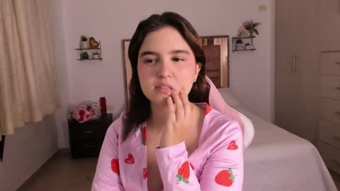 Mia  online show from April 16, 9:39 pm