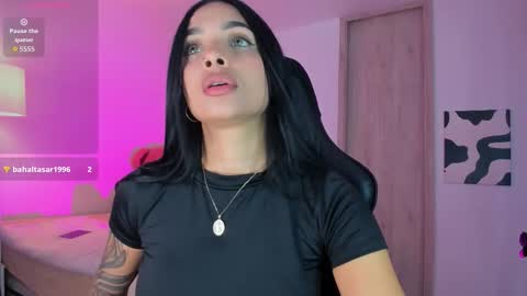 Snapshot of miaagomez chatting on October 3, 8:14 pm Mia online show from October 3, 8:14 pm