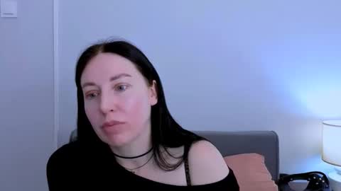 Mia online show from March 10, 5:06 pm