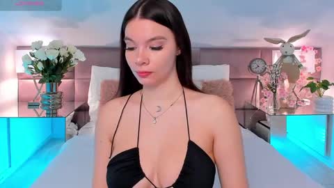 Mia online show from April 11, 7:17 pm