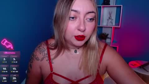 Snapshot of miaawild chatting on December 7, 7:54 pm Andrea online show from December 7, 7:54 pm
