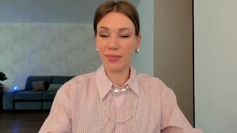 Mia online show from May 7, 5:12 am